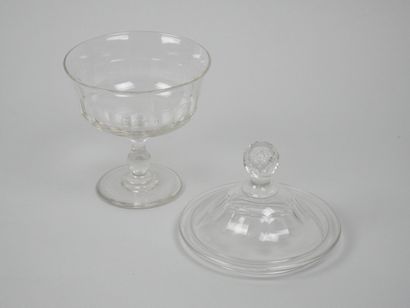 Flat-rimmed cut-crystal drageoir on pedestal,...