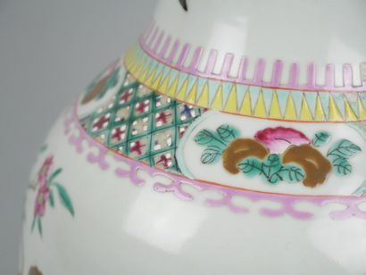 CHINA
Porcelain baluster vase with polychrome...