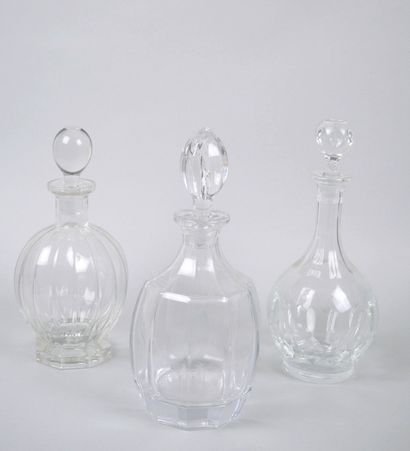 SEVRES
Meeting of three crystal decanters...