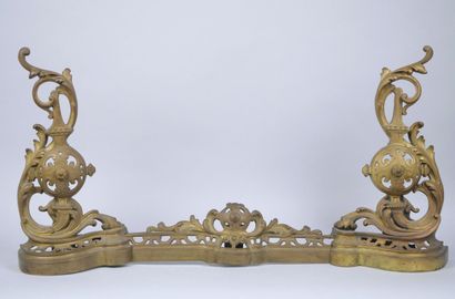 Three-part ormolu and chased bar with acanthus...