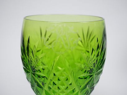 Suite of 6 footed glasses in cut crystal...