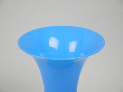 Blue opaline baluster vase.
Dimensions: 25...