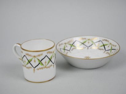 LIMOGES
Litron cup decorated with trellises...