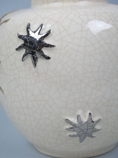 LONGWY
Cracked earthenware vase decorated...