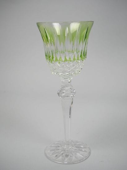 Reunion of 10 footed glasses, partially tinted...