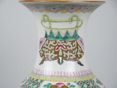 CHINA
Porcelain baluster vase with polychrome...
