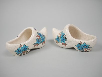 SAINT JEAN L'AIGLE in LONGWY
Pair of earthenware...