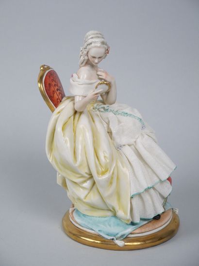 CAPODIMONTE
Elegant face to hand,
Subject...