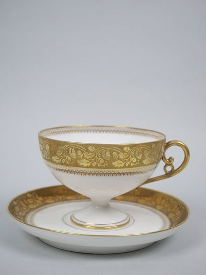 LIMOGES 
Set of three porcelain cups on pedestal...