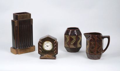 SAINT-CLEMENT
Reunion of brown-glazed earthenware...