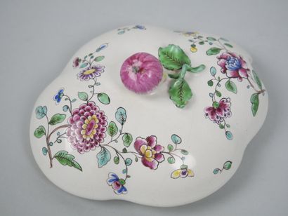 STRASBOURG
Covered four-lobed earthenware...