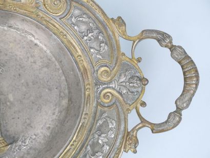Four-sided bowl with two handles in bronze...
