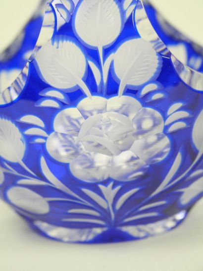 Set of glass and cut crystal pieces including...