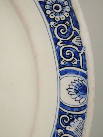 STRASBOURG
Round earthenware plate with blue...