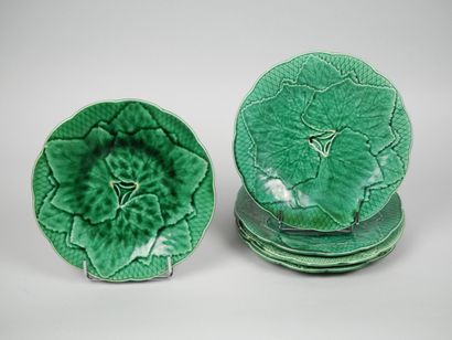 GIEN 
Suite of 10 green earthenware plates...