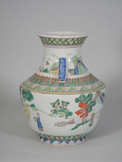 CHINA
Porcelain vase decorated in the green...