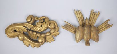 Reunion of two carved and gilded wood elements,...