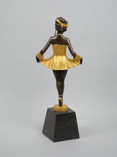 Modern School
Dancer with ballerinas in brown...