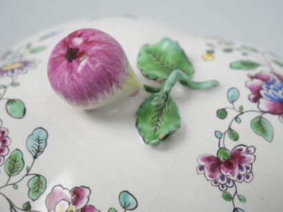 STRASBOURG
Covered four-lobed earthenware...