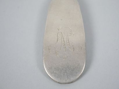 Mismatched silver flatware including :
-...