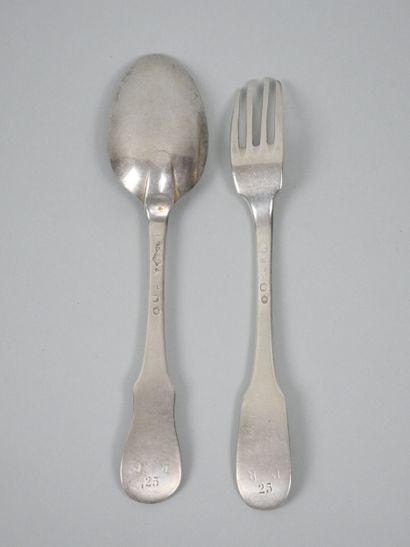 Mismatched silver flatware including :
-...