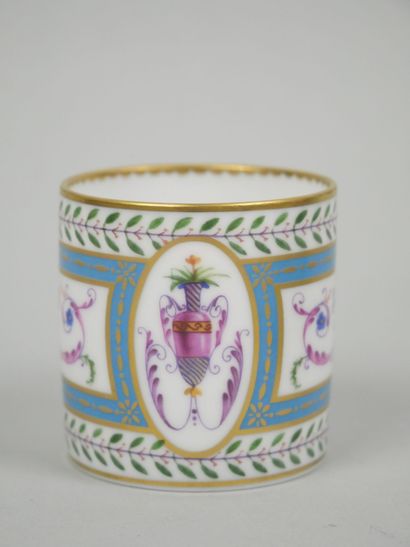 BERNARDAUD in LIMOGES
Porcelain litron cup...