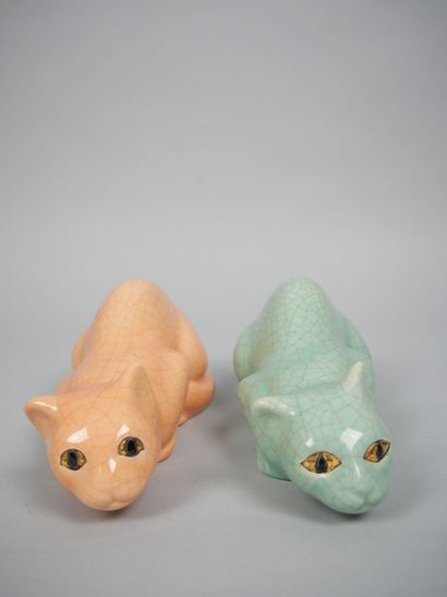 LONGWY
Reunion of two blue and pink cracked...