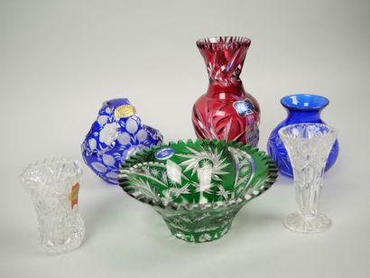 Set of glass and cut crystal pieces including...