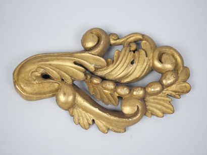 Reunion of two carved and gilded wood elements,...