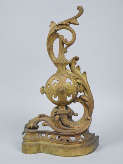 Three-part ormolu and chased bar with acanthus...