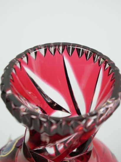 Set of glass and cut crystal pieces including...