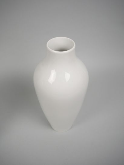 SEVRES
Meeting of two white porcelain vases
Scrap...