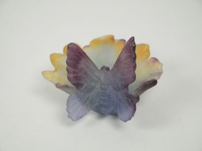 DAUM FRANCE
Small pâte de verre bowl depicting...