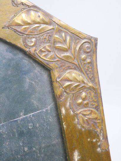 Frame in natural wood and stamped metal decorated...