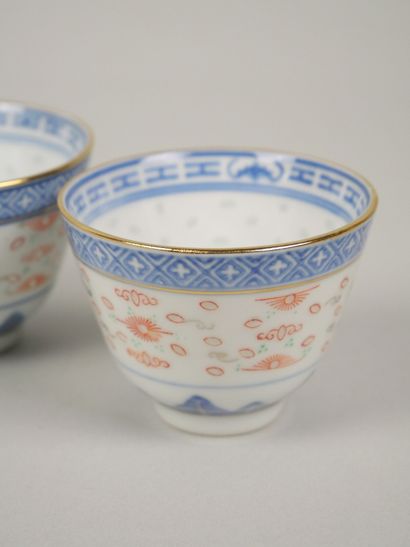 CHINA
Suite of three porcelain cups with...