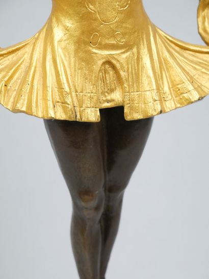 Modern School
Dancer with ballerinas in brown...