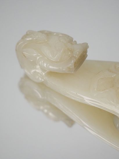CHINA - 19th century
Celadon and brown-veined...