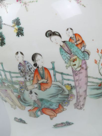CHINA
Porcelain covered vase decorated with...