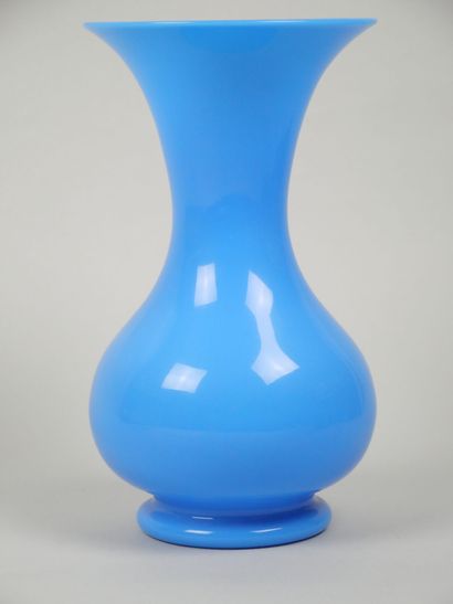 Blue opaline baluster vase.
Dimensions: 25...