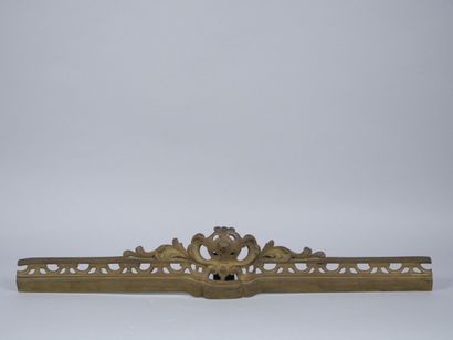 Three-part ormolu and chased bar with acanthus...