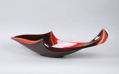 VALLAURIS
Large nave or fruit bowl in red...