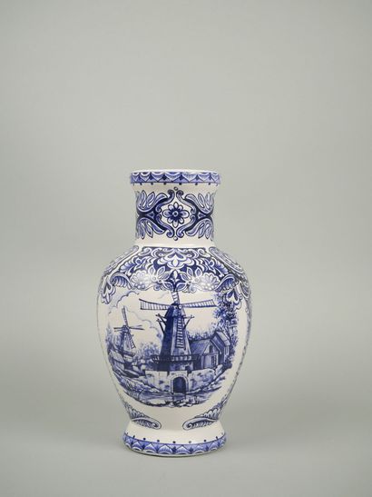 DELFT
Earthenware vase with blue monochrome...