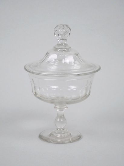 Flat-rimmed cut-crystal drageoir on pedestal,...