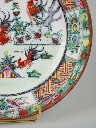 CHINA
Porcelain plate with polychrome decoration...