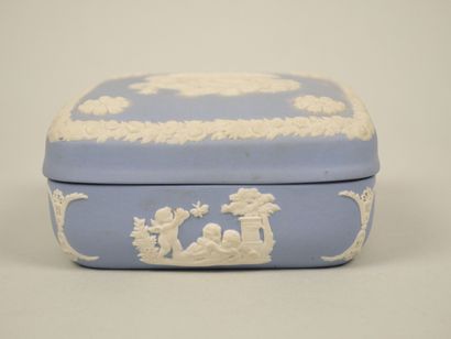 WEDGWOOD
Reunion of fine stoneware elements...