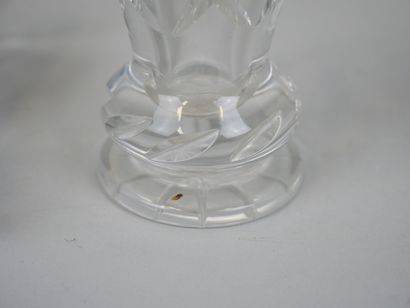 Meeting of two small cornet-shaped vases...