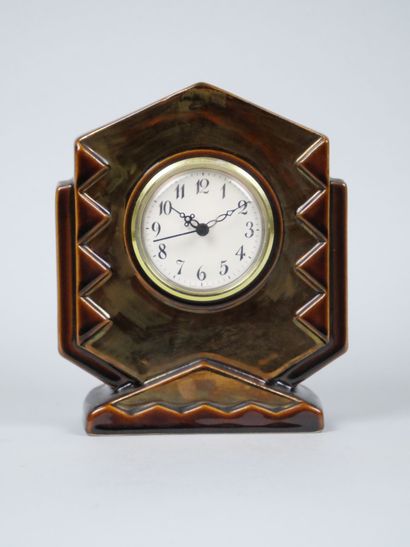 SAINT-CLEMENT
Reunion of brown-glazed earthenware...