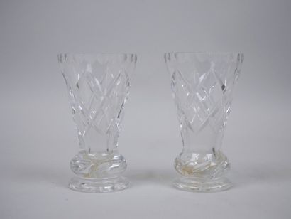 Meeting of two small cornet-shaped vases...