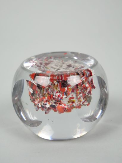 Two polychrome paperweights. 
Dimensions...