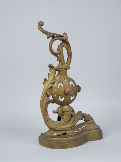 Three-part ormolu and chased bar with acanthus...